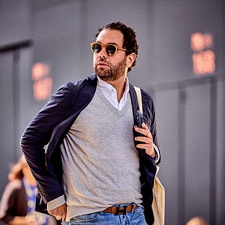 Close-up of a bearded man wearing sunglasses – powerful trade fair moment at Art Basel, captured by the Bluesun photo team.