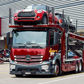 Galliker car transporter loaded with MINI vehicles at Galliker Car Center, photographed by Bluesun – corporate photography for vehicle and transport logistics in Switzerland.